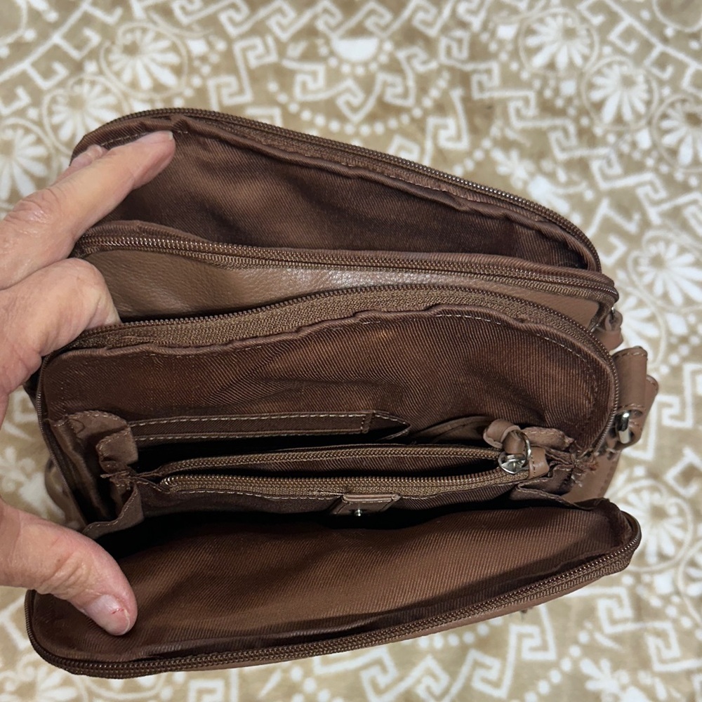Tan Leather Crossbody Bag with multiple compartments - Picture 10 of 16